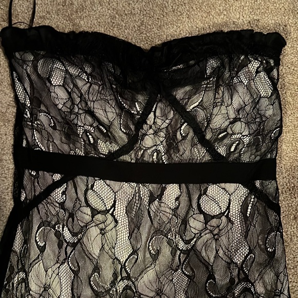 Strapless lace knee length - Picture 2 of 5